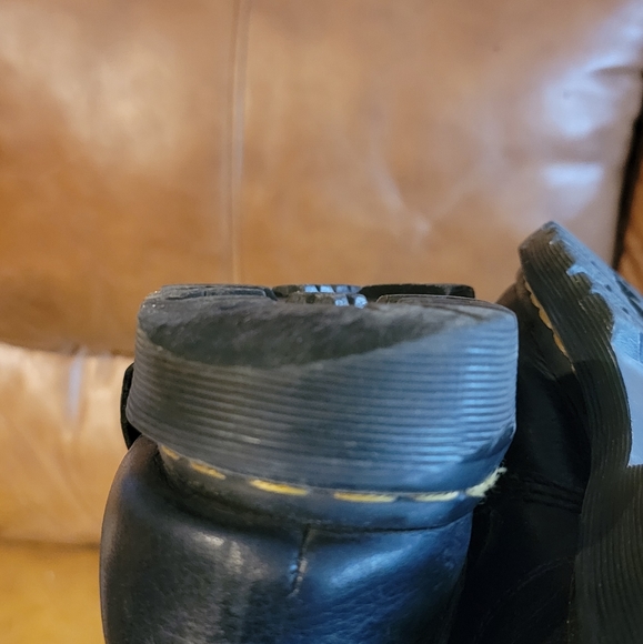 Mens size 9 womens 10 Dr. Martens strap boots - Picture 7 of 9